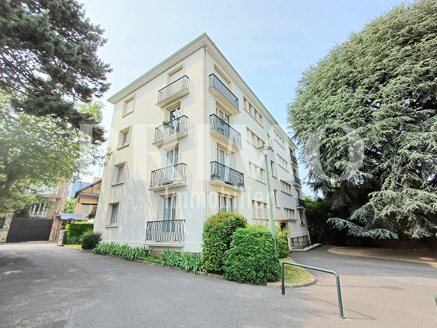 Proche RER Sceaux - 3 PIECES dernier tage